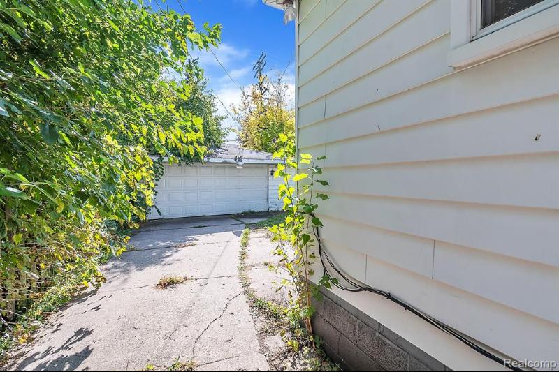 Listing Photo for 2925 Lawrence Street