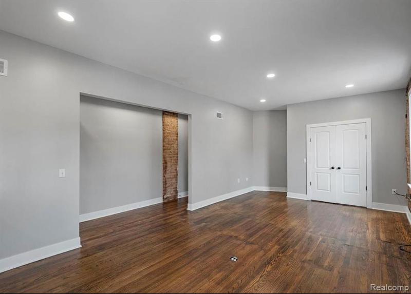 Listing Photo for 23900 Woodward Avenue 4