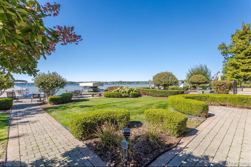 Listing Photo for 2014 Willow Beach Street
