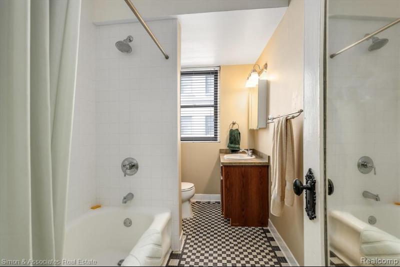 Listing Photo for 15 E Kirby Street 211