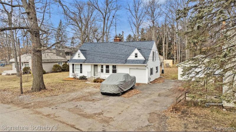 Listing Photo for 6916 Desmond Road