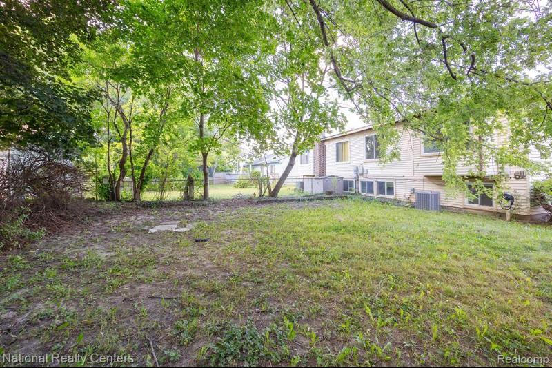 Listing Photo for 6709 Foxthorn Road