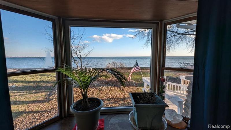 Listing Photo for 3030 Lakeshore Drive