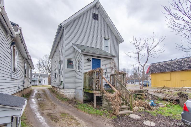 Listing Photo for 1215 N Grand River Avenue