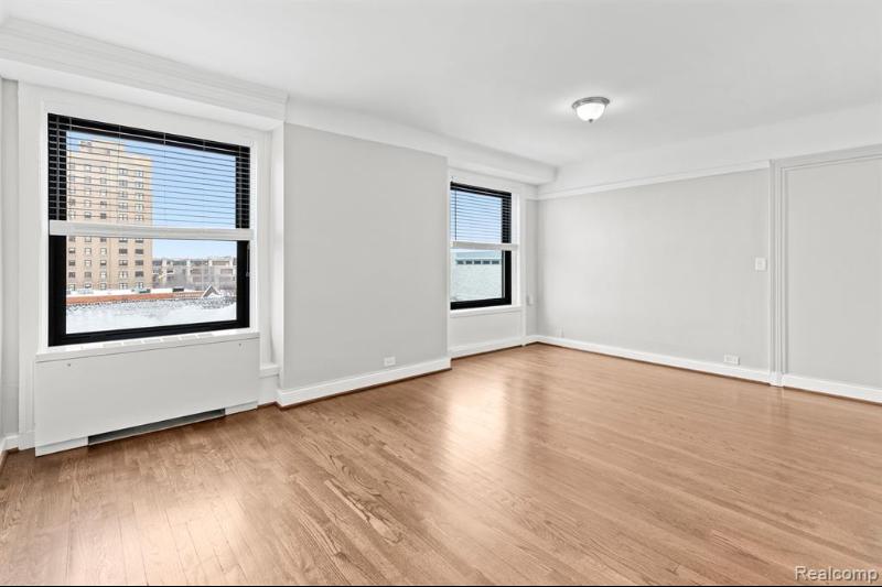 Listing Photo for 15 E Kirby Street 431