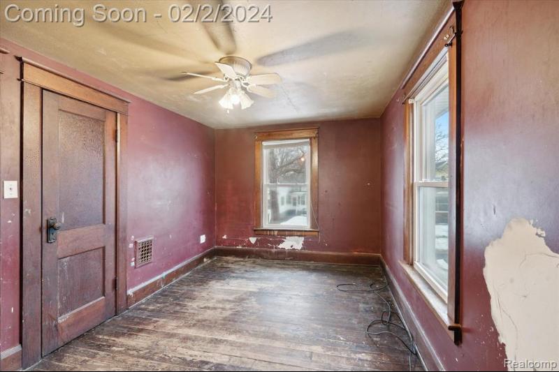 Listing Photo for 709 E 2nd Street