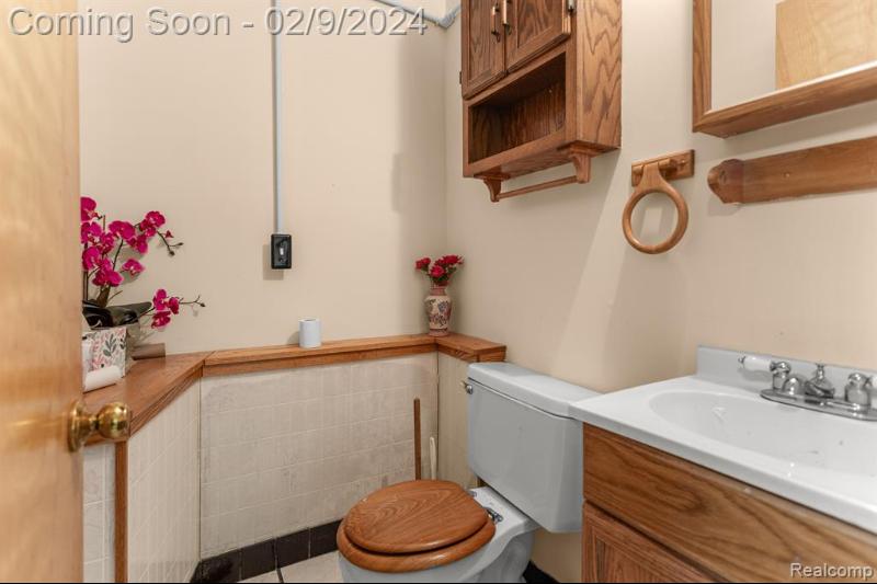 Listing Photo for 27306 Schoolcraft