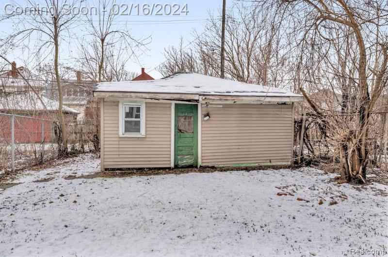 Listing Photo for 5963 Iroquois Street