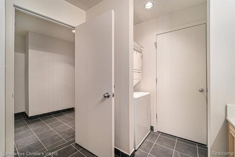 Listing Photo for 200 River Place Drive 33