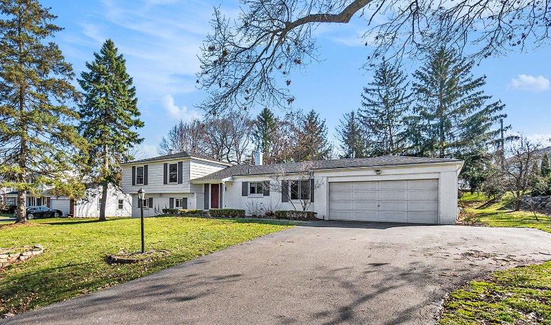 1042 Brenthaven Drive, Bloomfield Hills