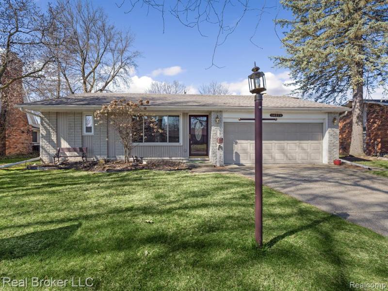 Listing Photo for 14071 Golfview Street