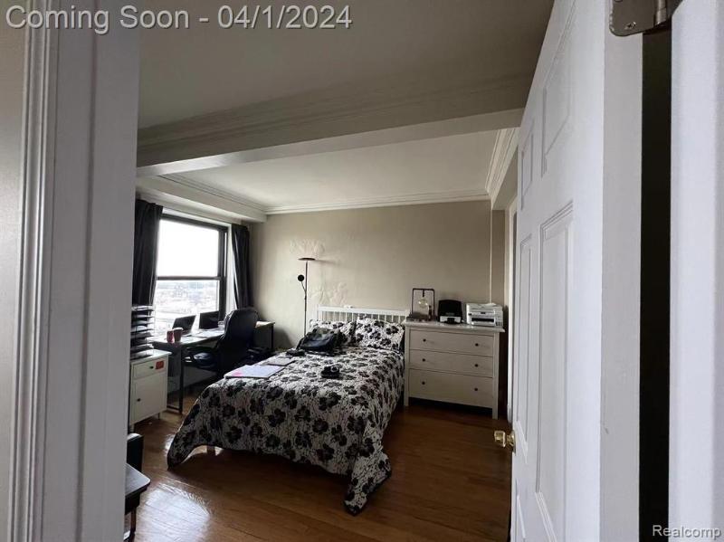 Listing Photo for 15 E Kirby Street 1025