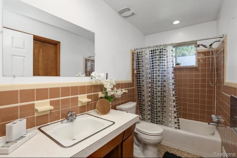 Listing Photo for 312 W Lincoln Avenue