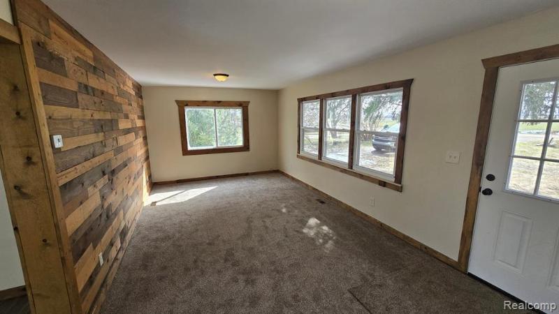 Listing Photo for 910 W Cooper Road