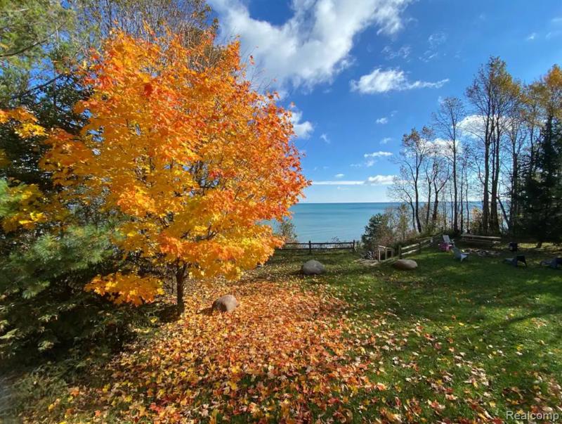 Listing Photo for 7038 Lakeshore Road N