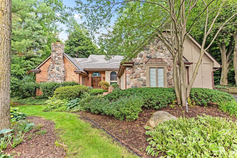 249 Norcliff, Bloomfield Hills