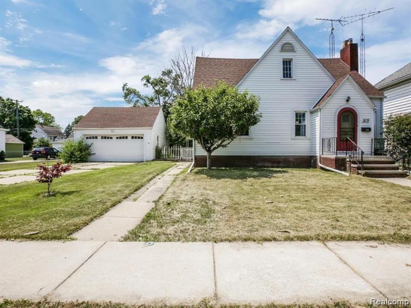 Listing Photo for 315 Maple Boulevard