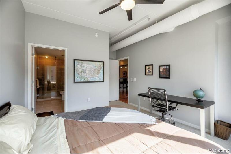 Listing Photo for 3670 Woodward Avenue 33-403