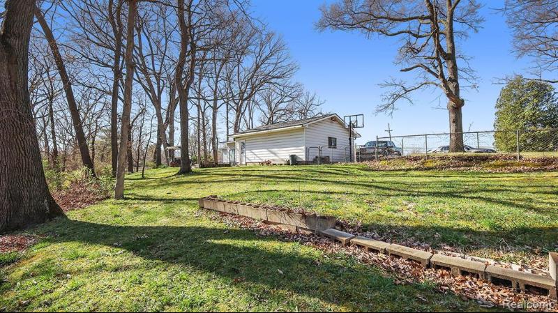 Listing Photo for 155 Indianwood Road