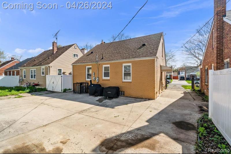 Listing Photo for 14185 Piedmont Street