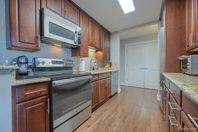 Listing Photo for 411 S Old Woodward Avenue 824