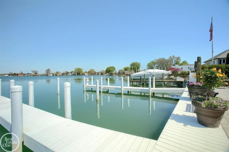 Listing Photo for 38371 Huron Pointe