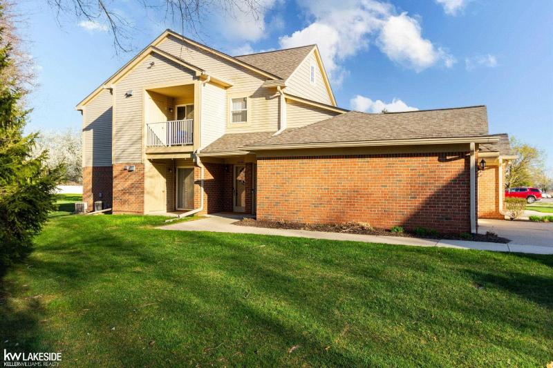 55194 Westchester UNIT 11, Shelby Township