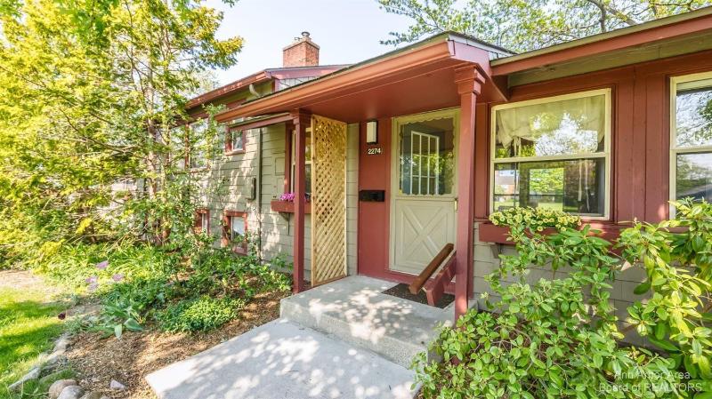 Listing Photo for 2274 Parkwood Avenue
