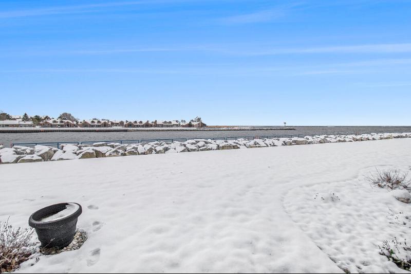 Listing Photo for 215 S Lakeshore Drive 3
