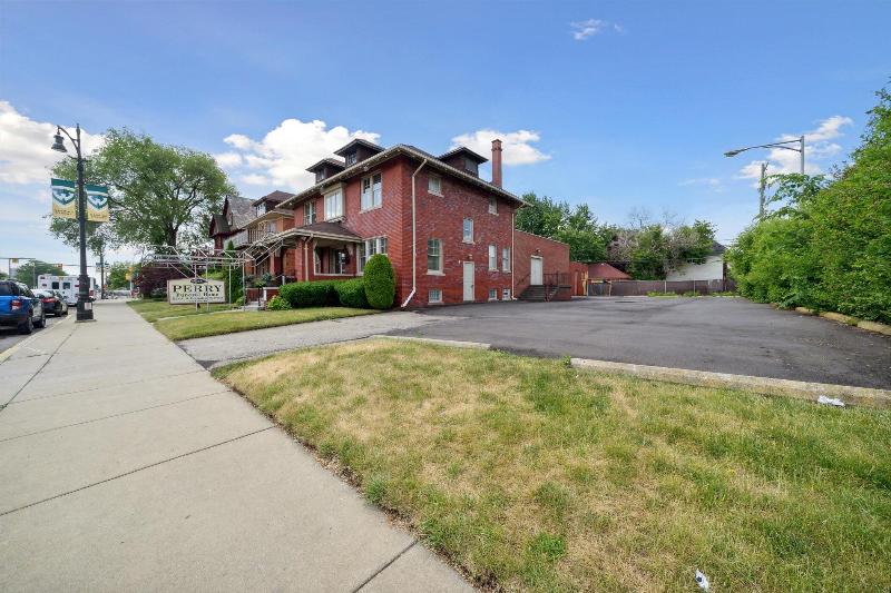 Listing Photo for 5045 Trumbull