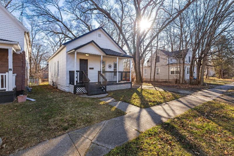 Listing Photo for 1067 Mcalister Avenue