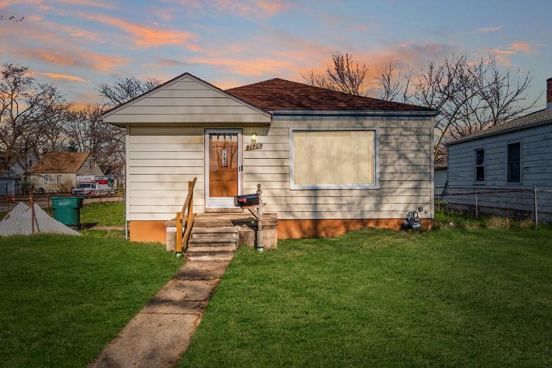 Listing Photo for 1470 Applewood Avenue