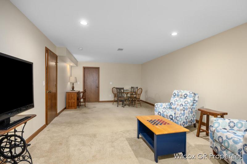 Listing Photo for 586 Appletree Court
