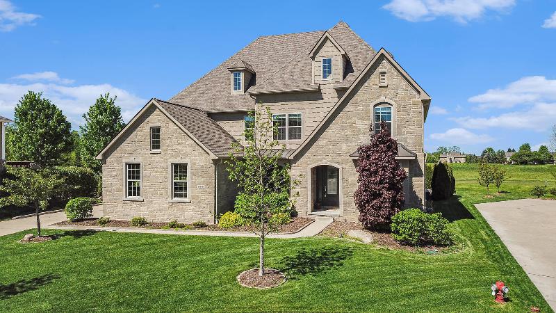 23639 N Crooked Tree Court, South Lyon