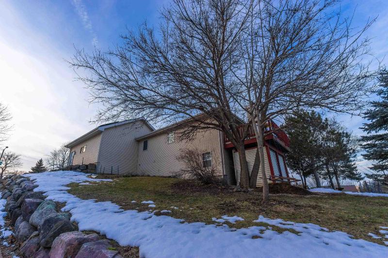 8402 Castle Pines Drive Madison, WI 53717