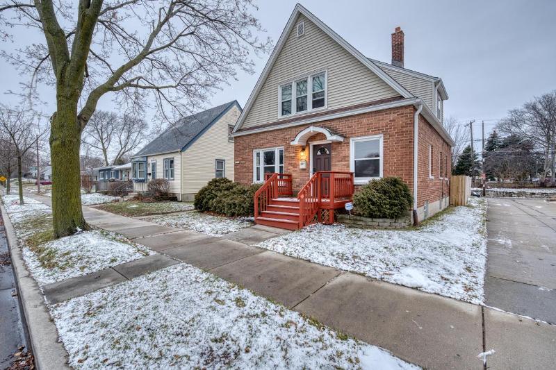 3265 South Griffin Avenue A Milwaukee, WI 53207