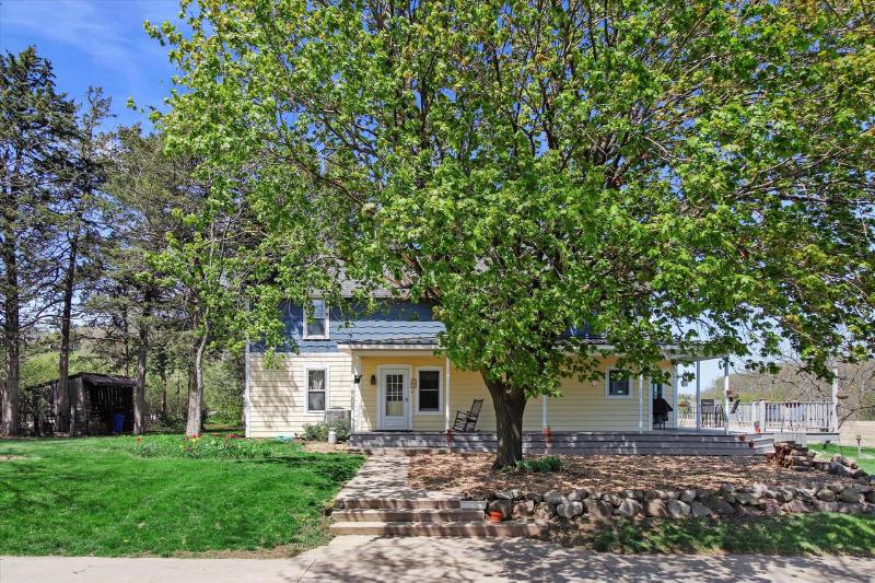 N4614 Paradise Road Helenville, WI 53137-9717