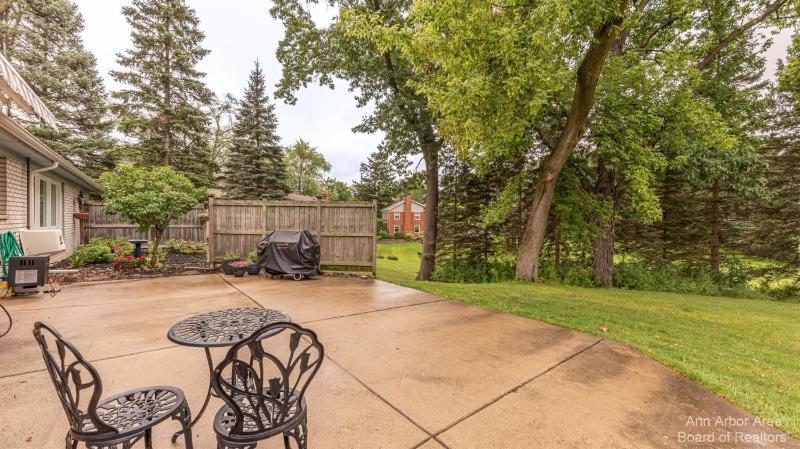 Listing Photo for 29085 Terrence Street