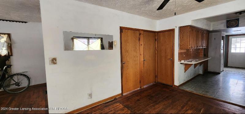 Listing Photo for 201 W Hodge Avenue