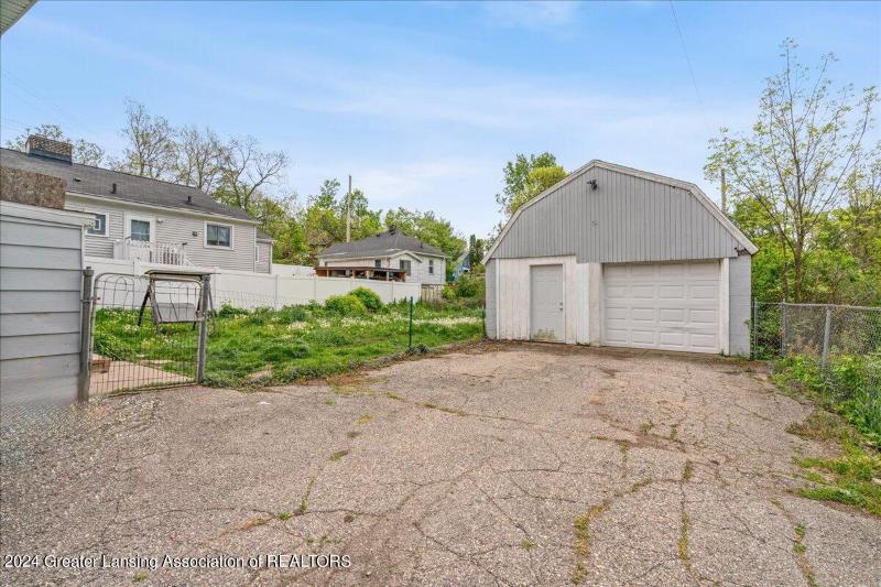 Listing Photo for 2233 N Grand River Avenue