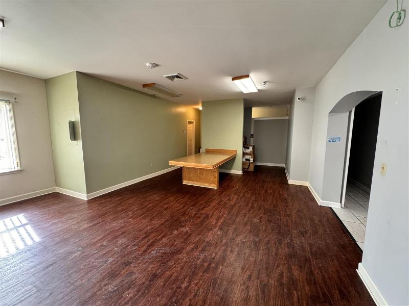 Listing Photo for 525 W Mitchell Street 1