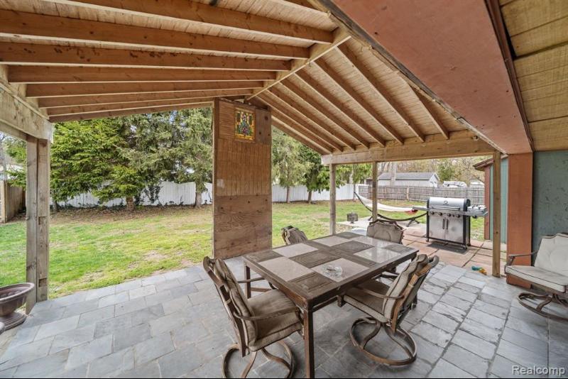 Listing Photo for 7831 Lakeshore Road