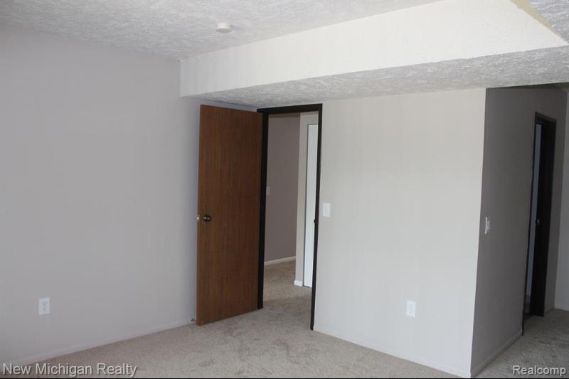 Listing Photo for 1571 W Pond Dr #32