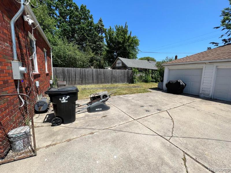 Listing Photo for 19950 Riopelle Street