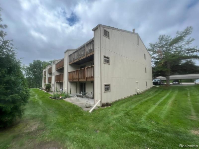 Listing Photo for 1663 Riverside Drive 3