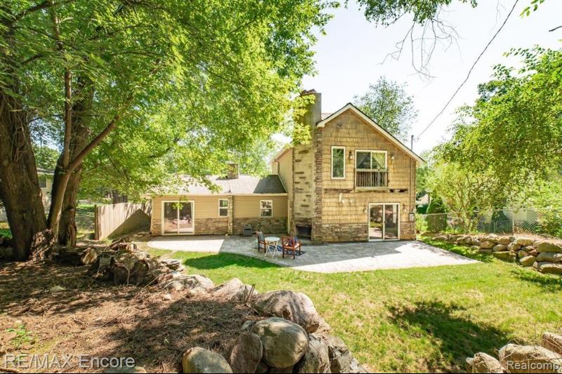 Listing Photo for 8955 Maplewood Avenue