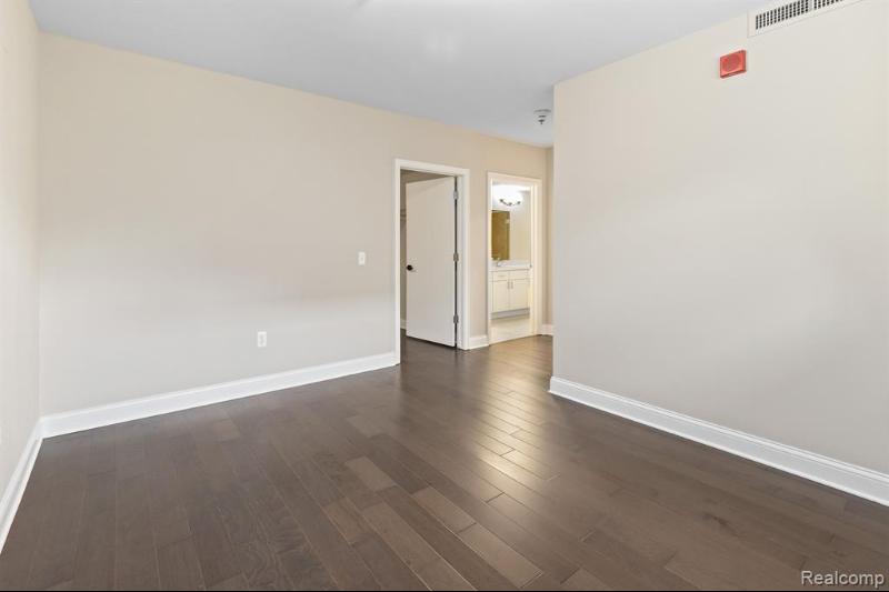 Listing Photo for 525 W Lafayette Boulevard 11A