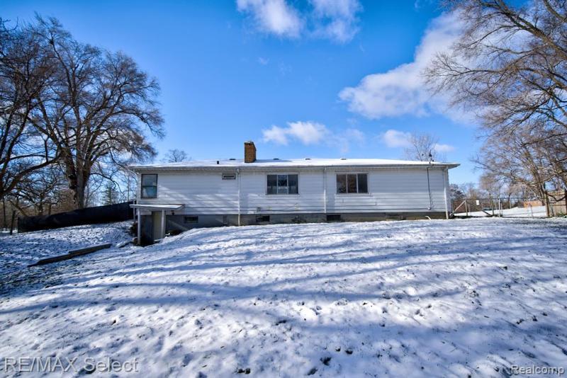 Listing Photo for 3085 S Center Road