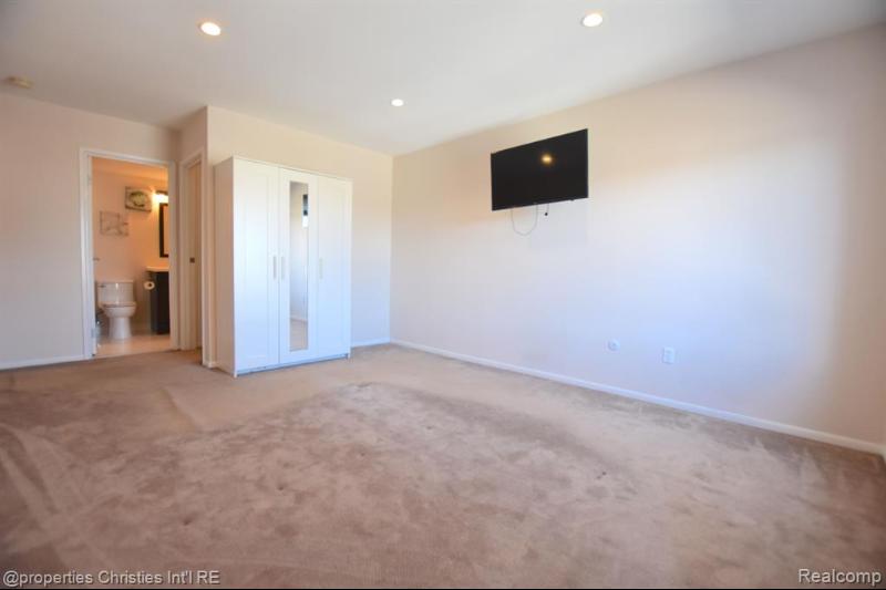 Listing Photo for 600 W Brown Street 201