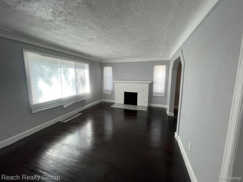 Listing Photo for 14892 Robson Street